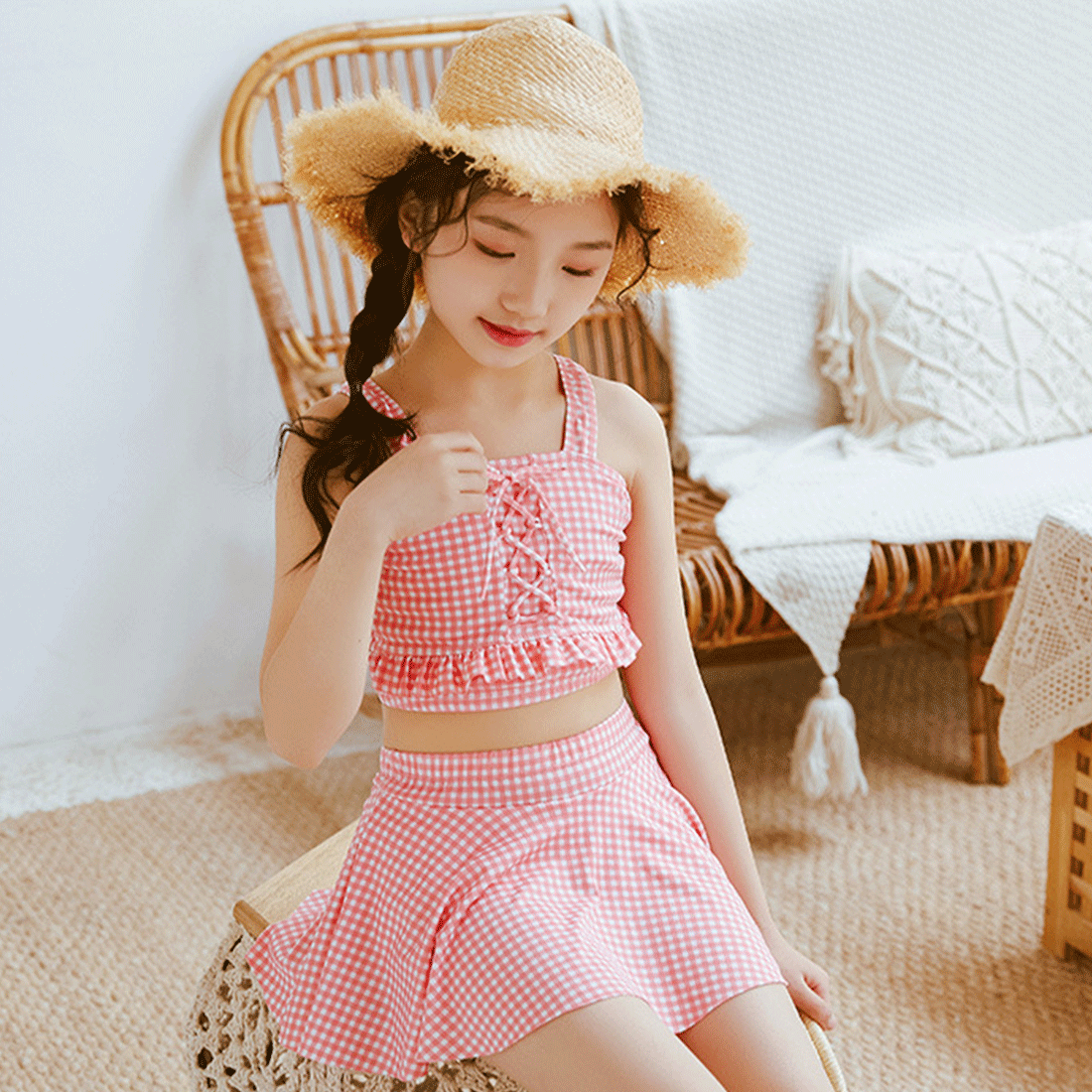 Set Costum de Baie pentru Fete, Doua Piese, Model in Carouri Alb-Roz, Top cu Bretele Late si Snur Decorativ Frontal, Fus