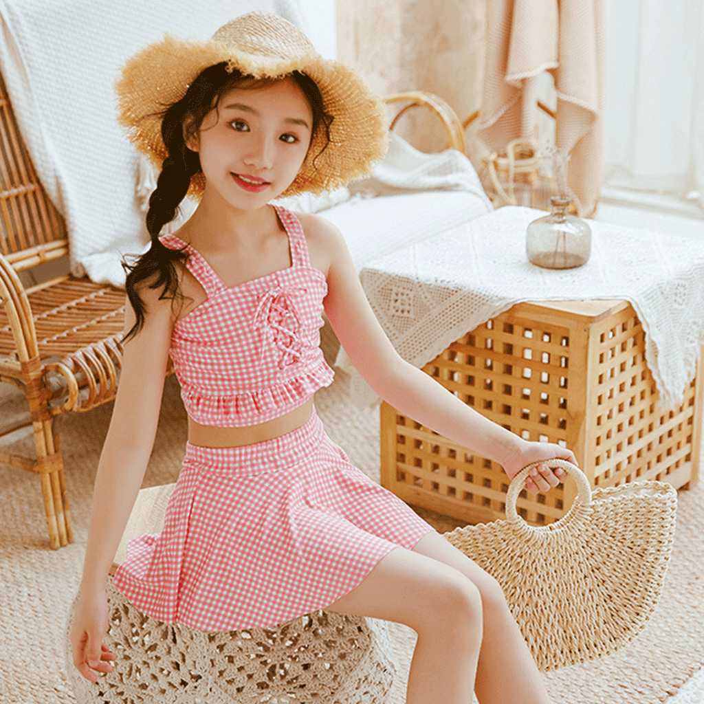 Set Costum de Baie pentru Fete, Doua Piese, Model in Carouri Alb-Roz, Top cu Bretele Late si Snur Decorativ Frontal, Fus