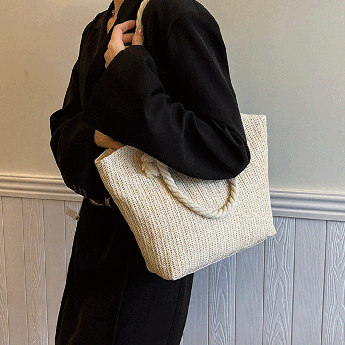Geanta de Plaja din Paie Impletita, Model Casual Elegant, cu Manere Groase din Franghie, Incapatoare, Perfecta pentru Va