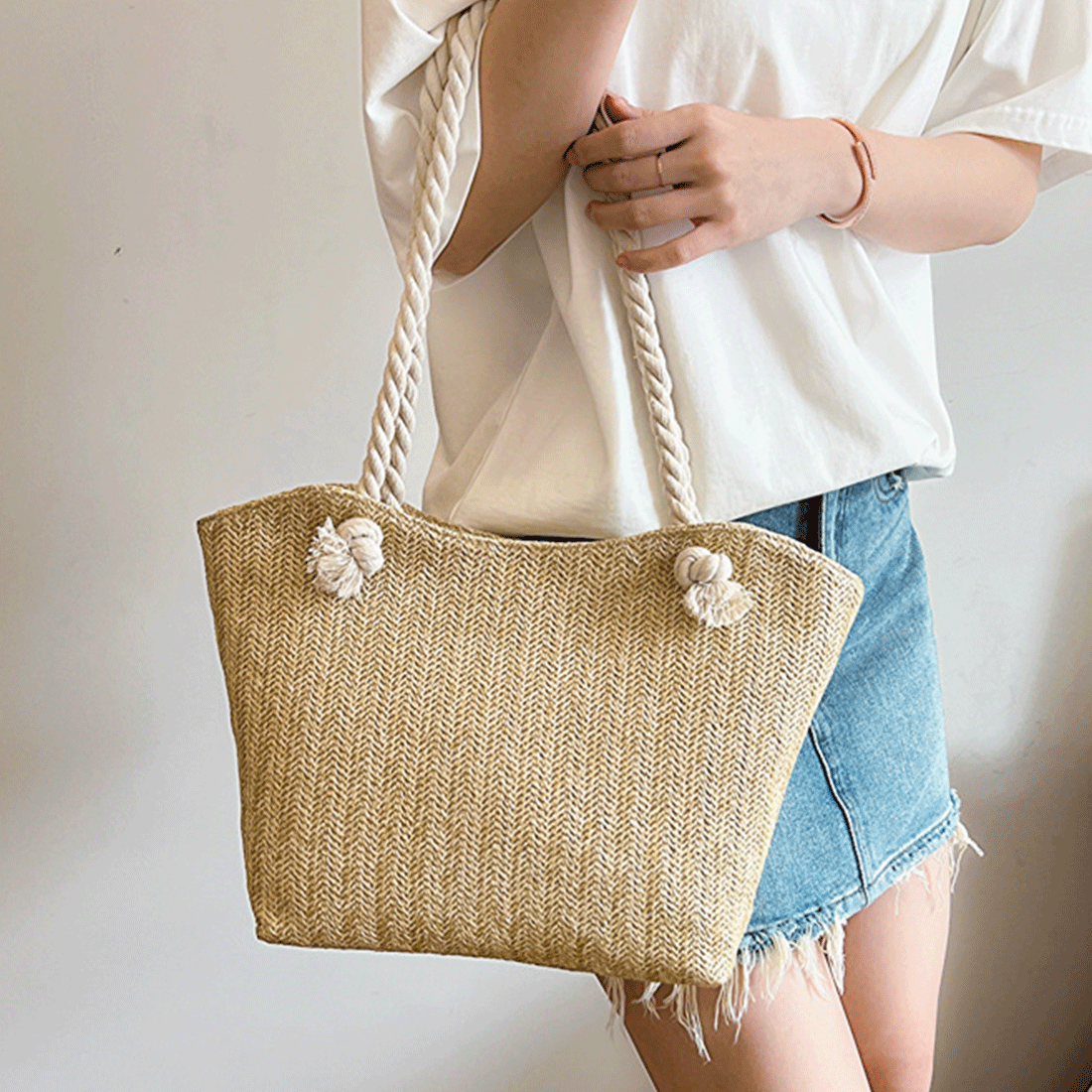 Geanta de Plaja din Paie Impletita, Model Casual Elegant, cu Manere Groase din Franghie, Incapatoare, Perfecta pentru Va